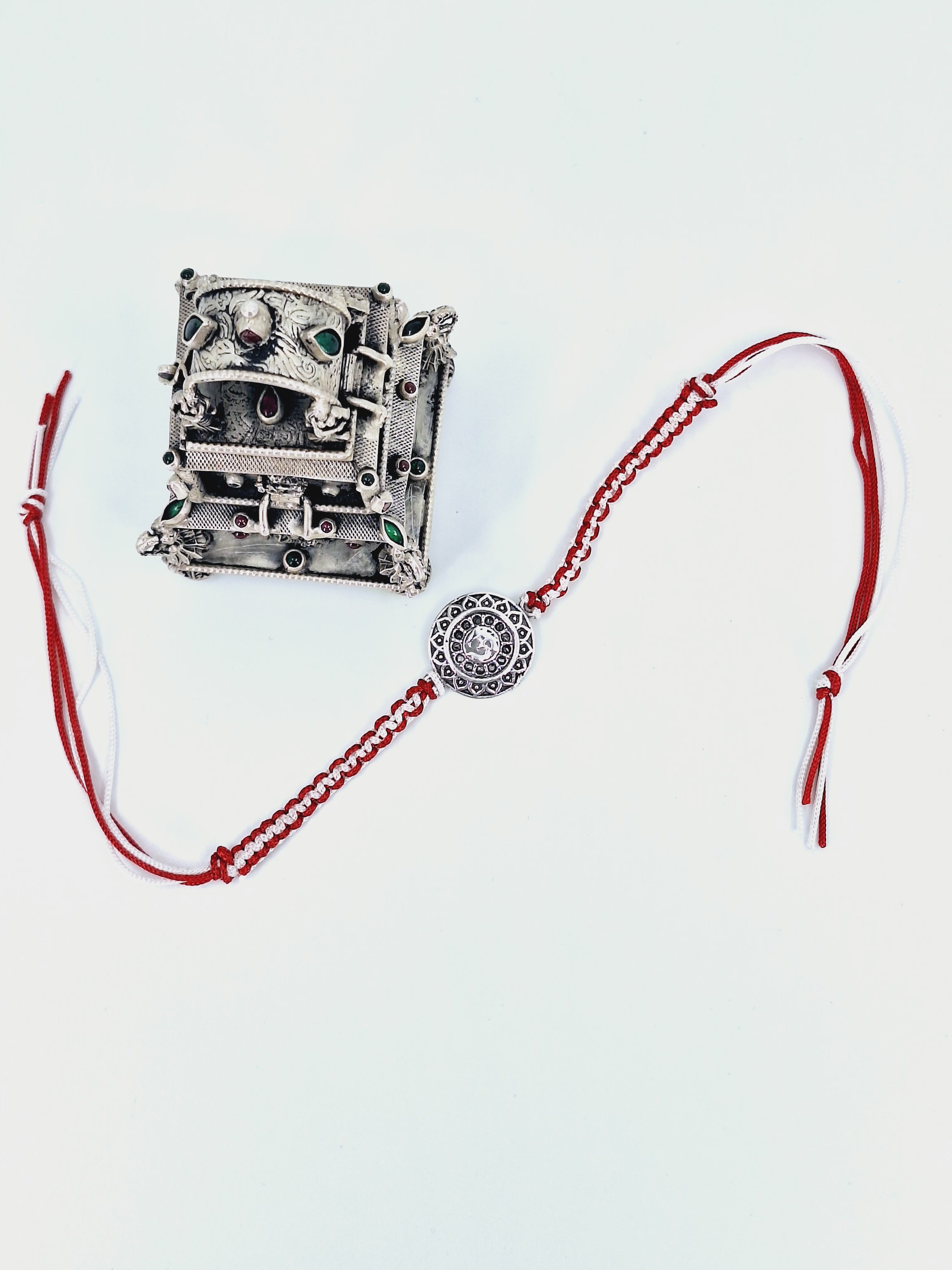 Om Motif Dhaga Rakhi