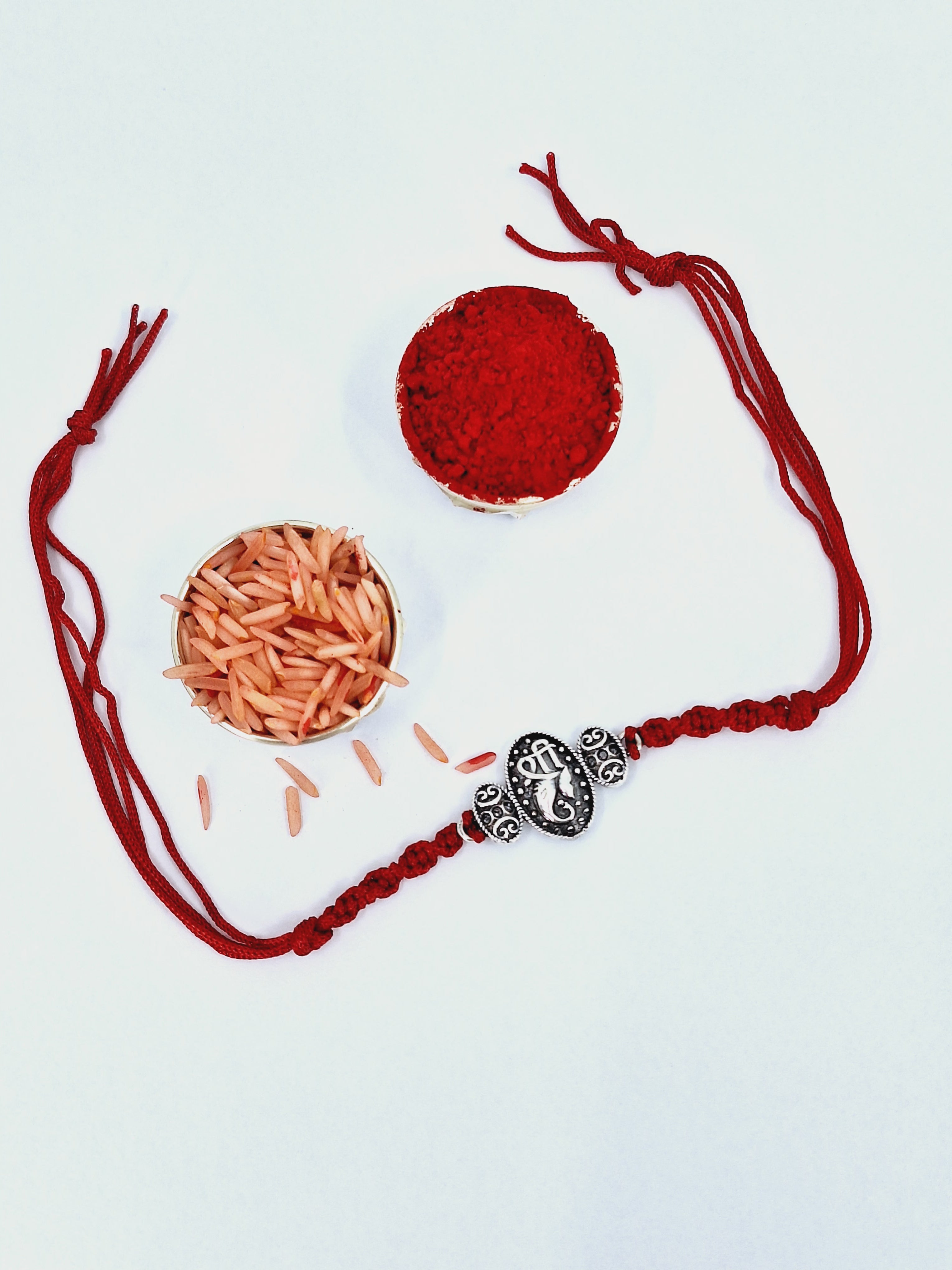 Shri Motif Dhaga Rakhi
