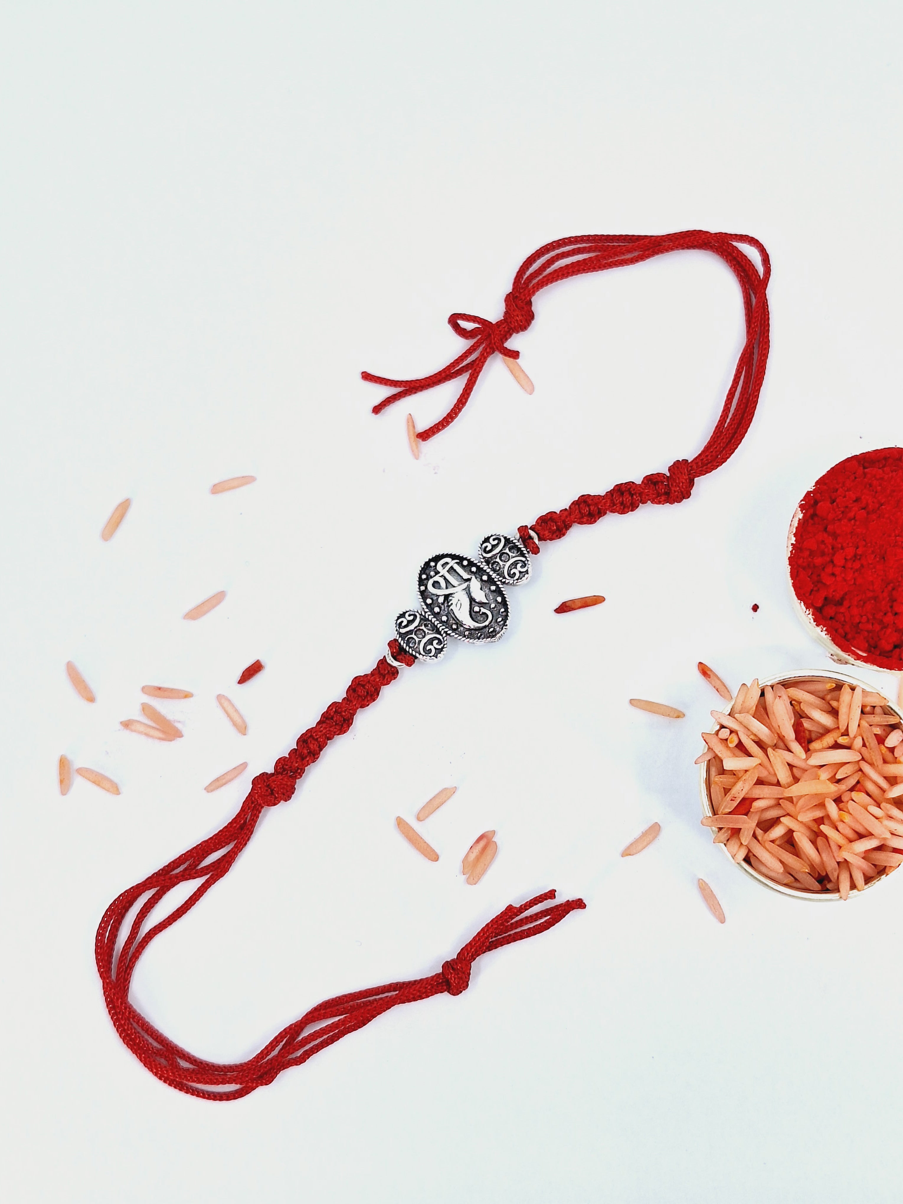 Shri Motif Dhaga Rakhi