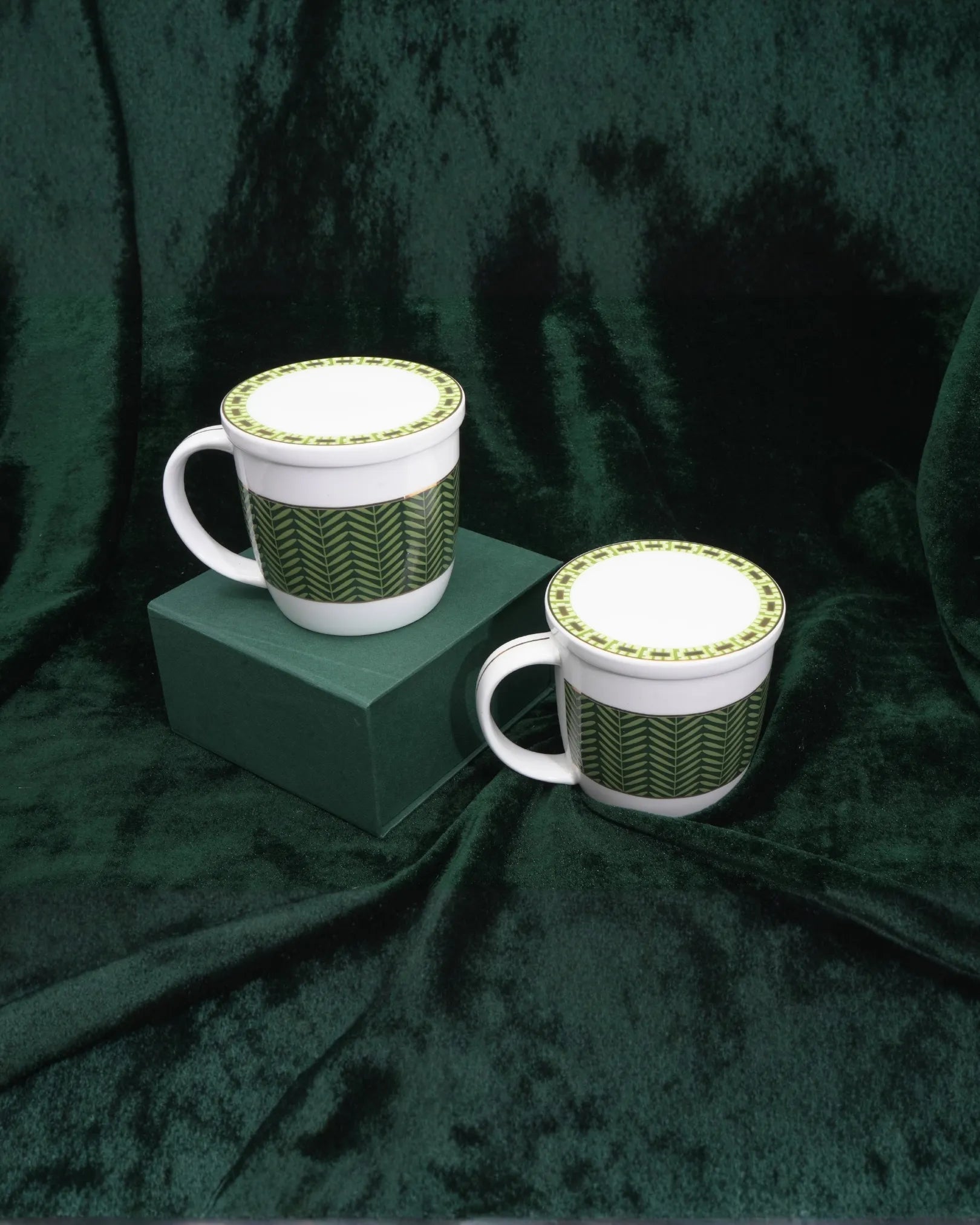 Minimal Green Pattern Ceramic Mug Set with Lid