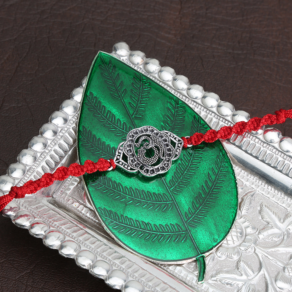 Om Motif Laal Dhaaga Rakhi